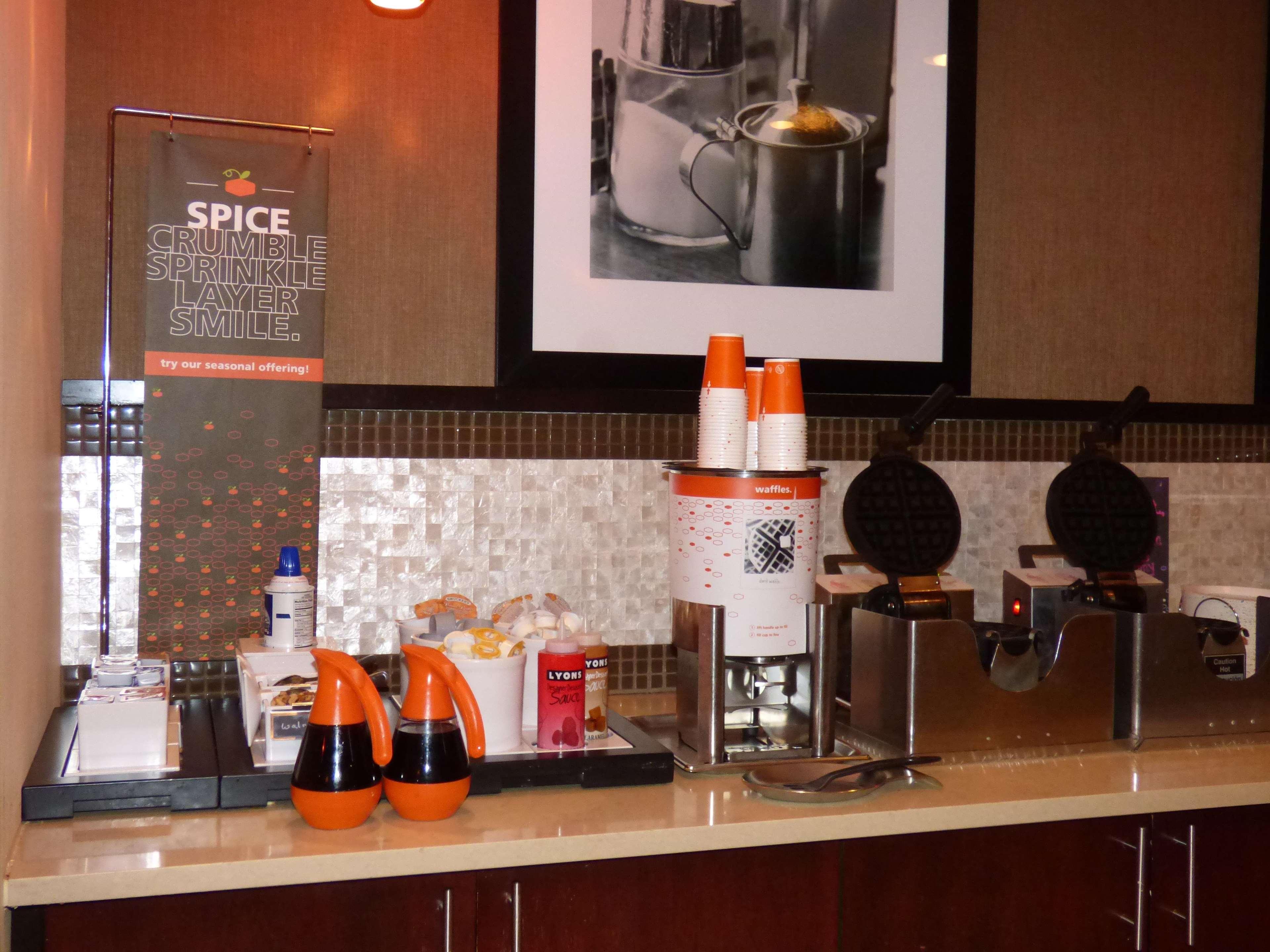 Hampton Inn Charleston-Southridge מראה חיצוני תמונה