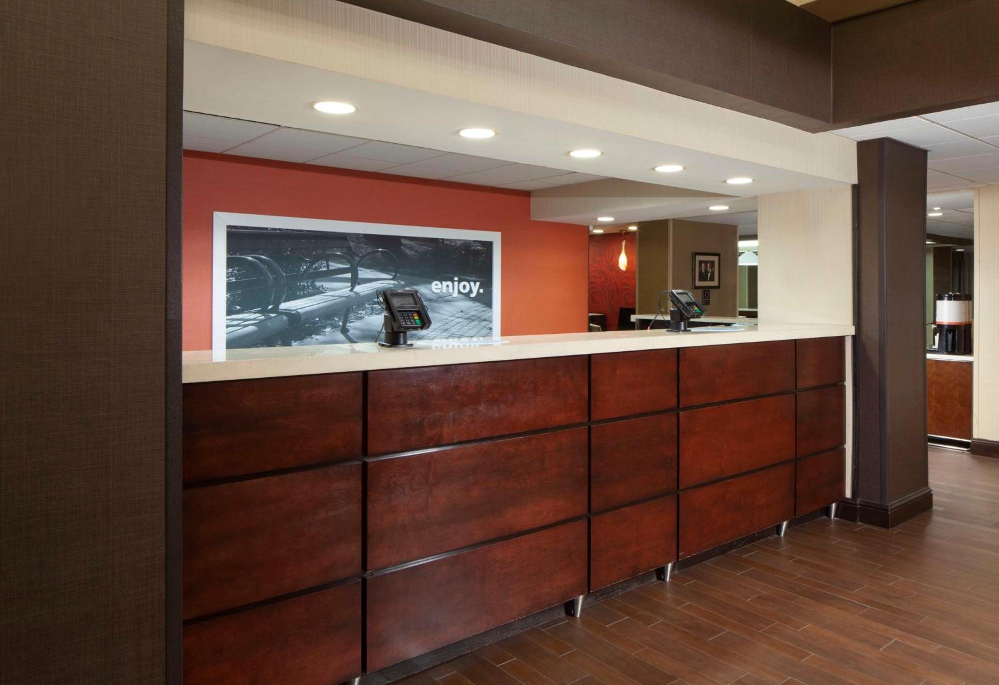 Hampton Inn Charleston-Southridge מראה חיצוני תמונה